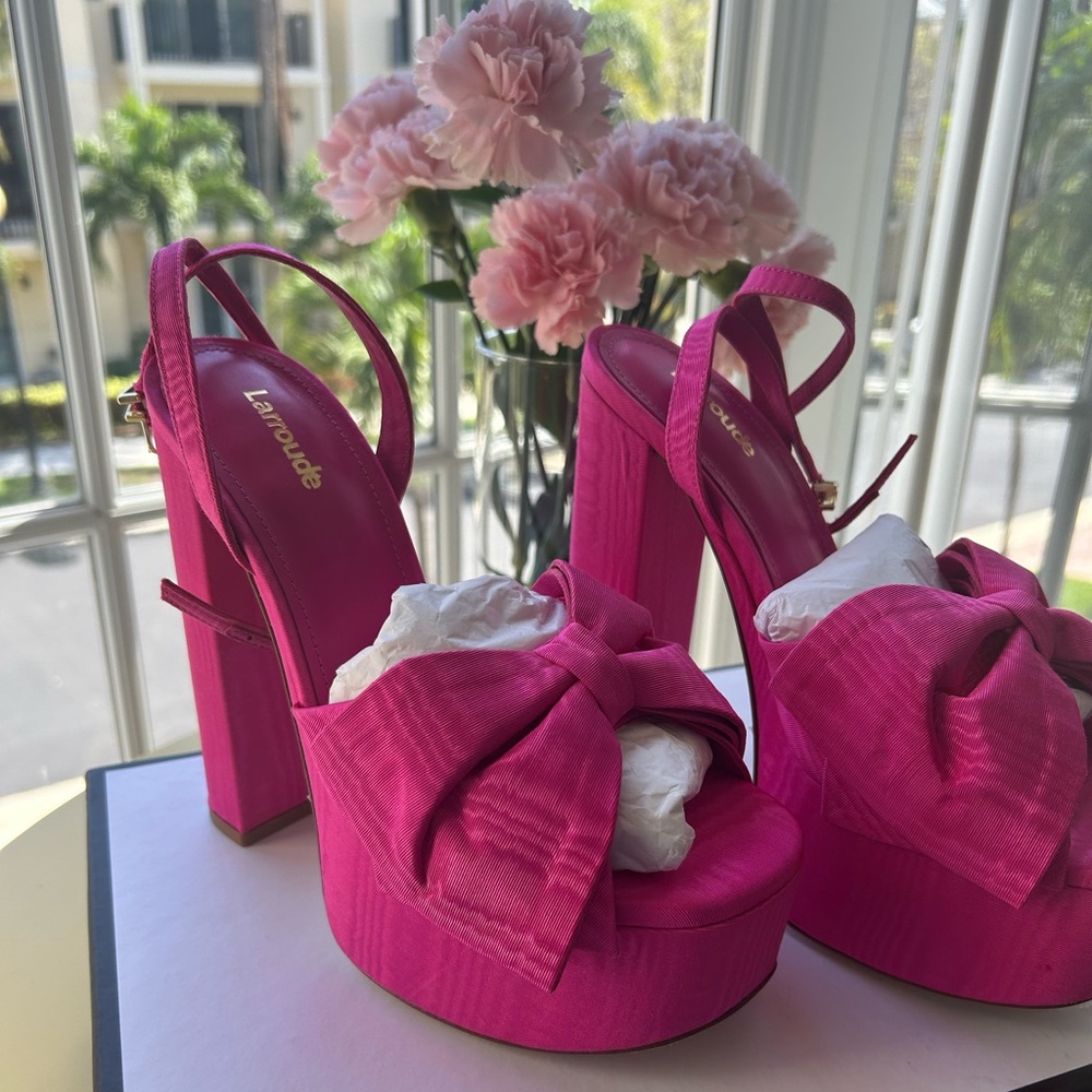 *NEVER WORN* Larroudé
Women's Elle Ankle Strap Platform High Heel Sandals